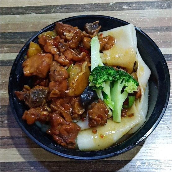 老渔翁笨锅炖饭店(魅力水城旗舰店)