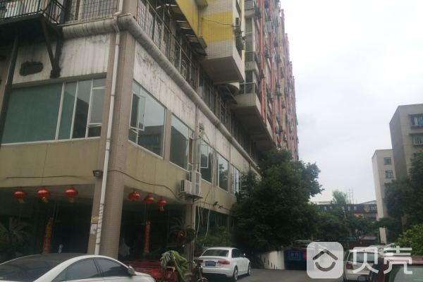 彩世界停车场-出入口
