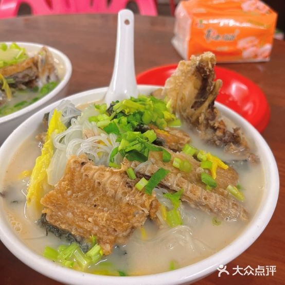 谢记鱼头金煮粉