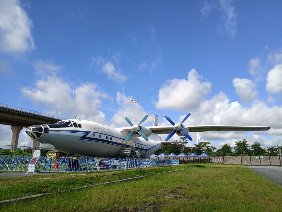 湛江军事文化博览园陆空装备展示区