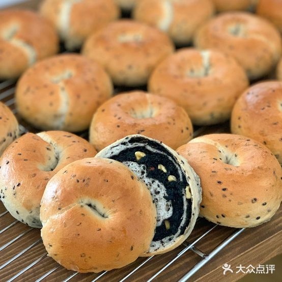YOLO bakery攸楽面包店