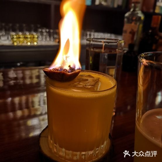 冒子戏法WHISKY COCKTAIL BAR