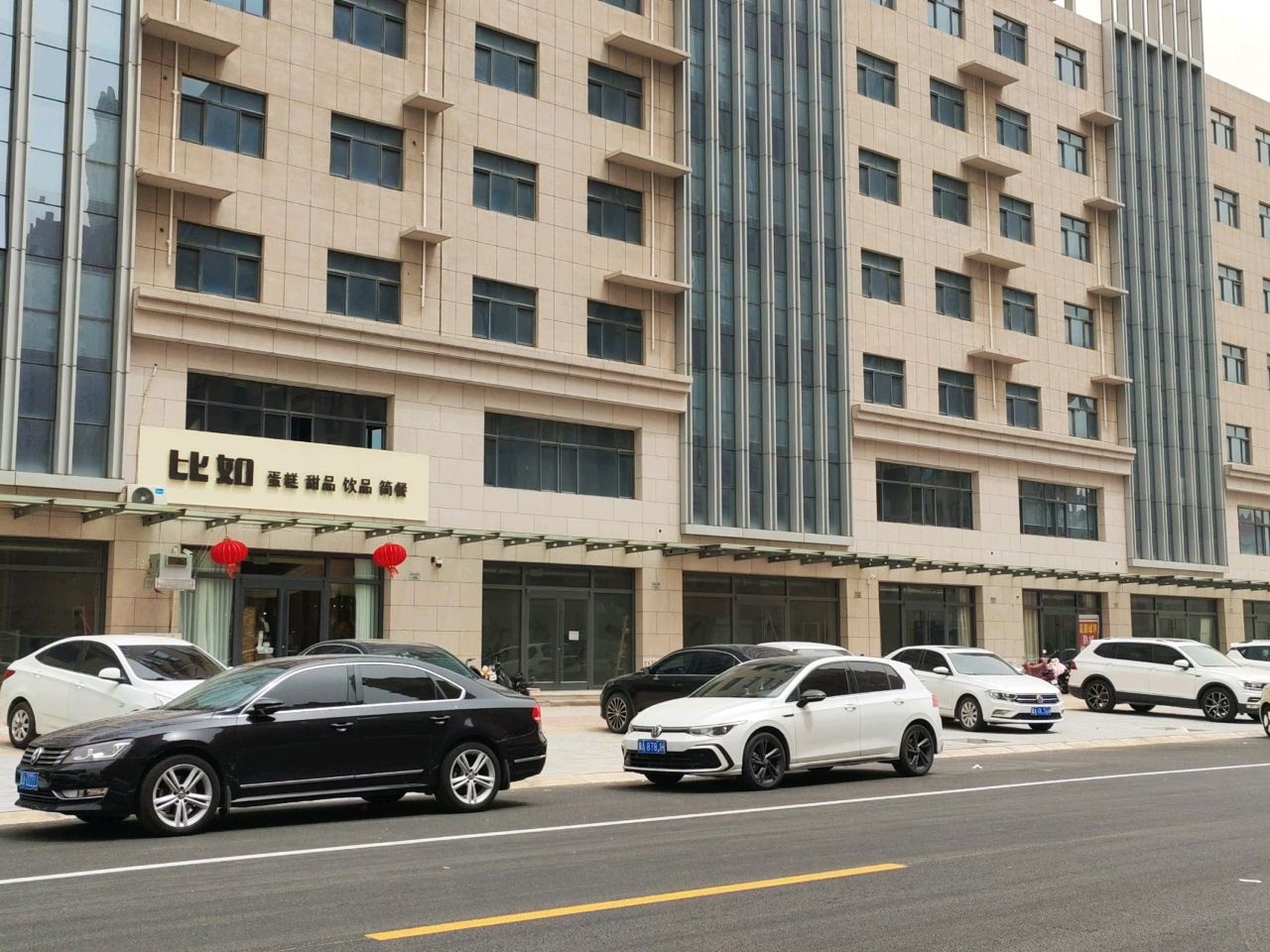 比如蛋糕甜品饮品简餐