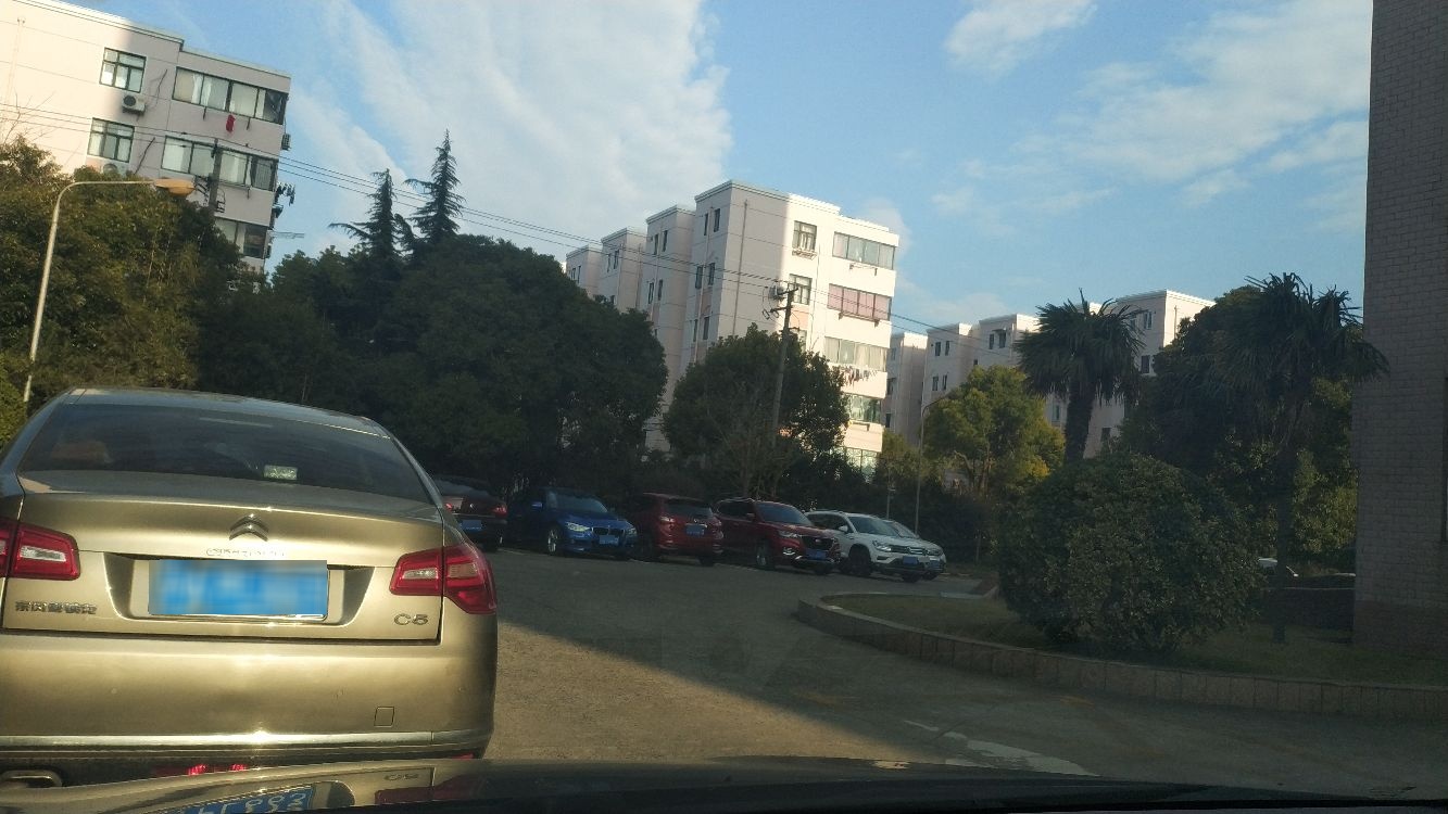上海大学附属仁和医院-地上停车场