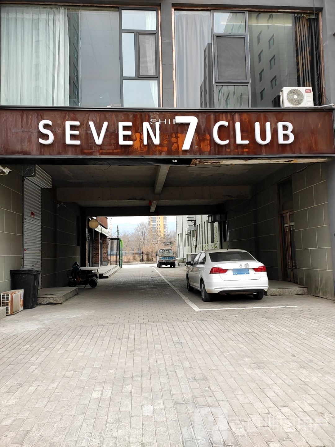 SEVEN+CLUB