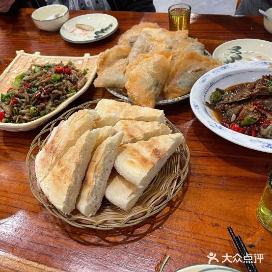 老锅土菜馆(城站路店)
