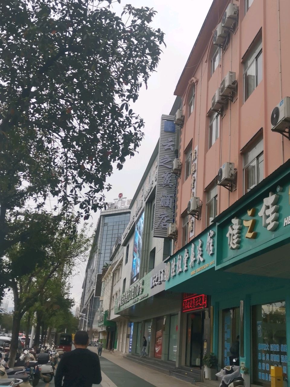 牙博仕口腔(蒙自文澜朝阳路分院)