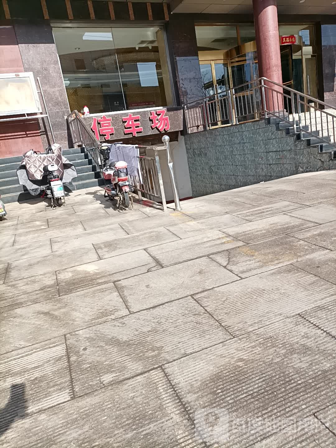 忻州繁峙县龙泉大酒店(石龙街店)-停车场