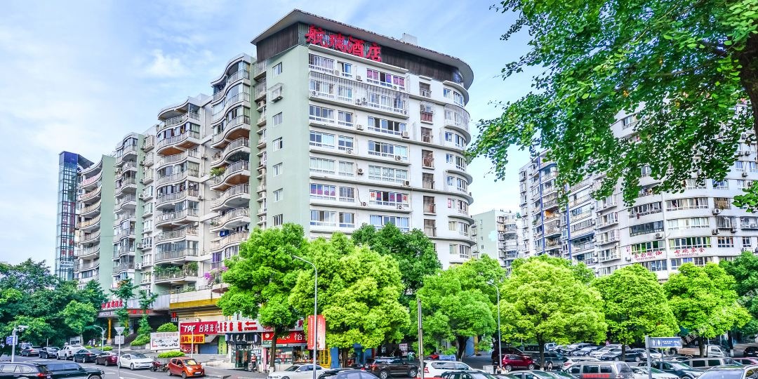 重庆航美酒店(江北国际机场空港广场地铁站店)