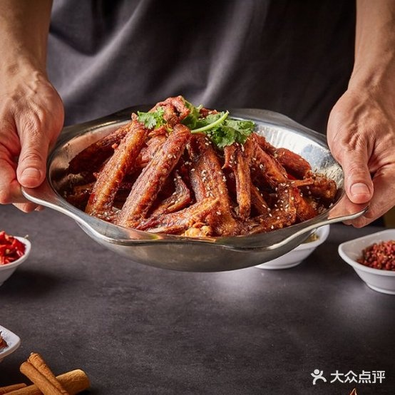 食鹅衣衣不(光谷保利店)