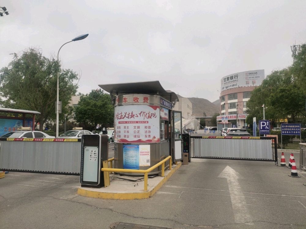金昌站地上停车场-出入口