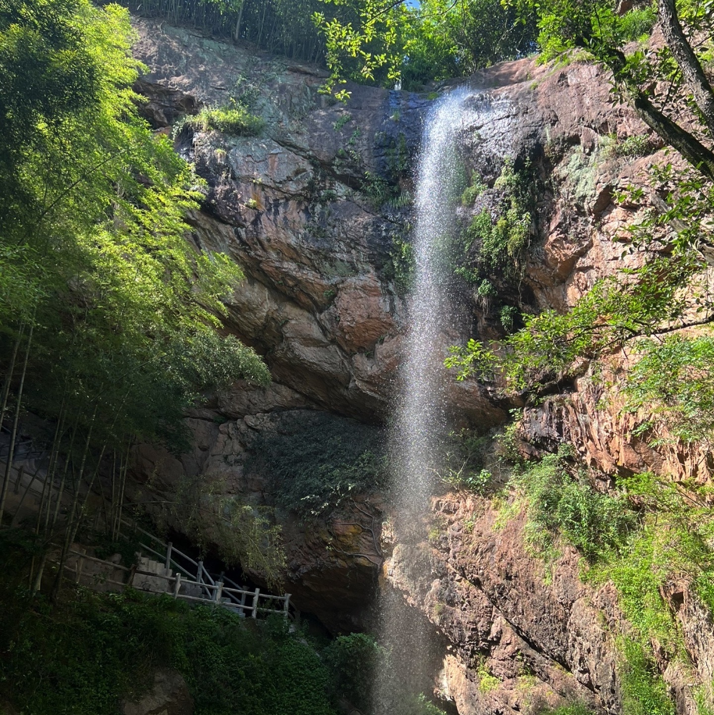 滴水岩风景区