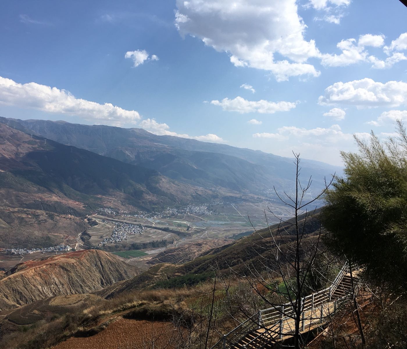 红土地落霞沟风景区