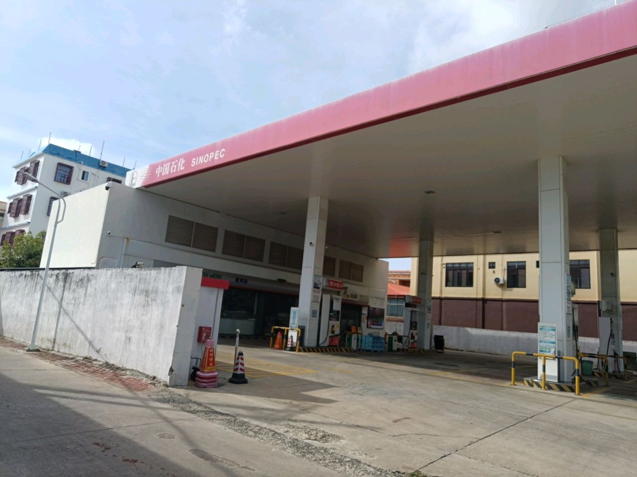 中国石化(东方鸿晋加油站)西侧-停车场