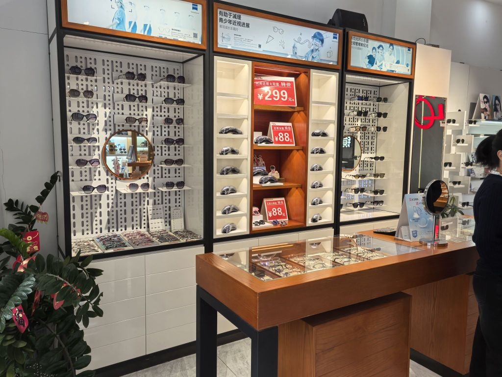 洛吉眼镜(北海侨港店)