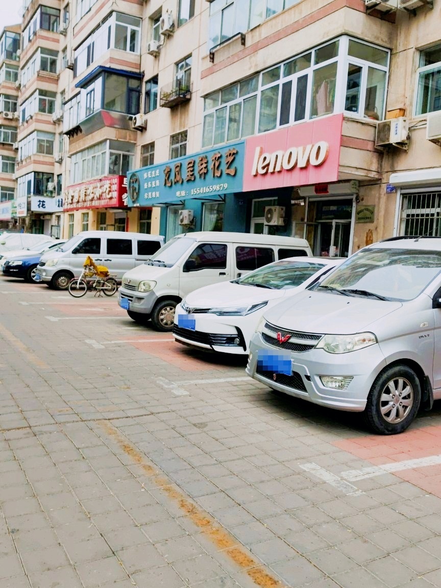 龙凤呈祥鲜花婚庆(三千米店)