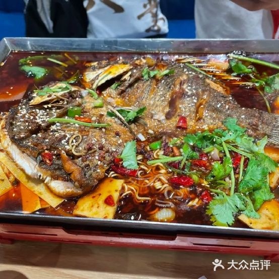 耙队辣谔小麻辣香锅