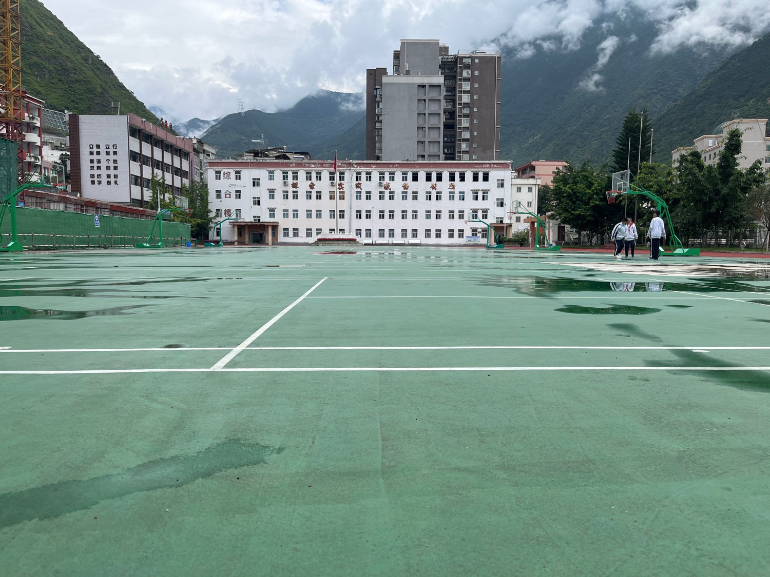 泸定县第一中学(紧急避难所)