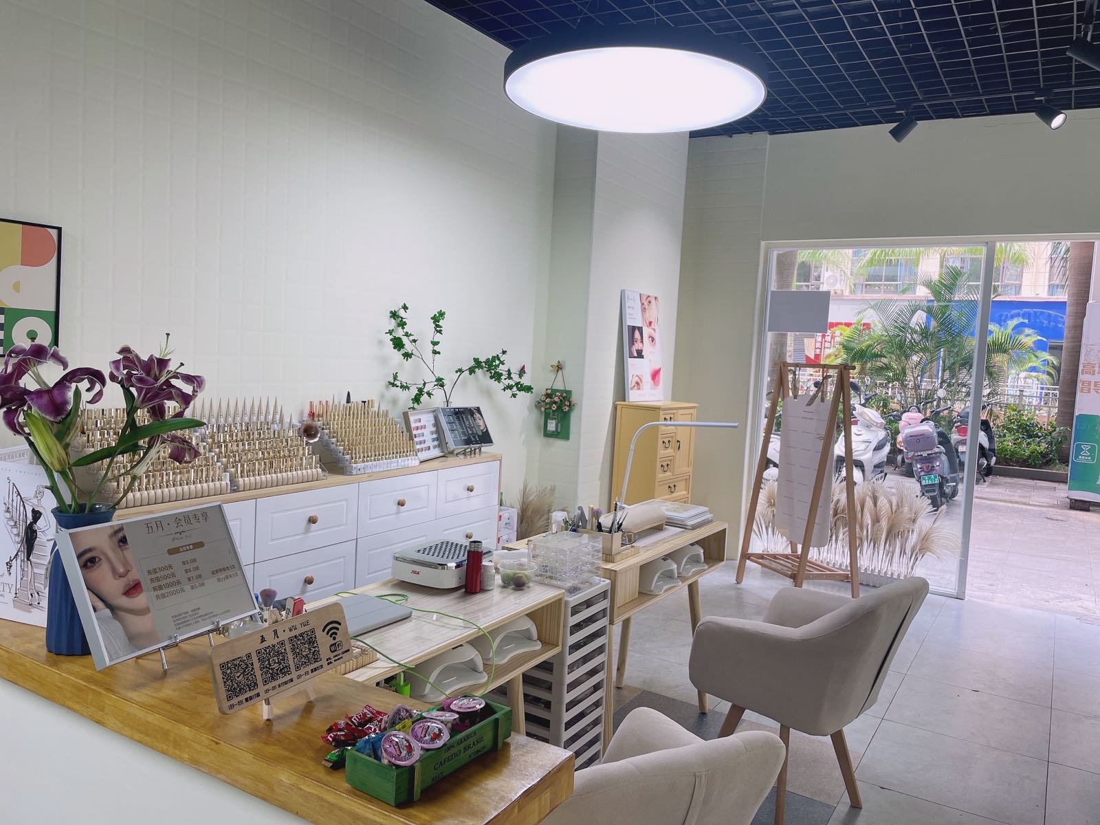 靳译五月美甲美睫专门店