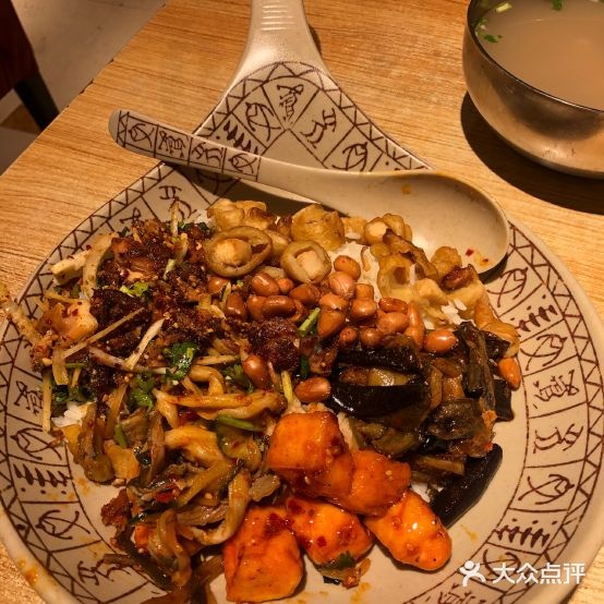 快美佳鹤主题餐厅(华隆街旗舰店)