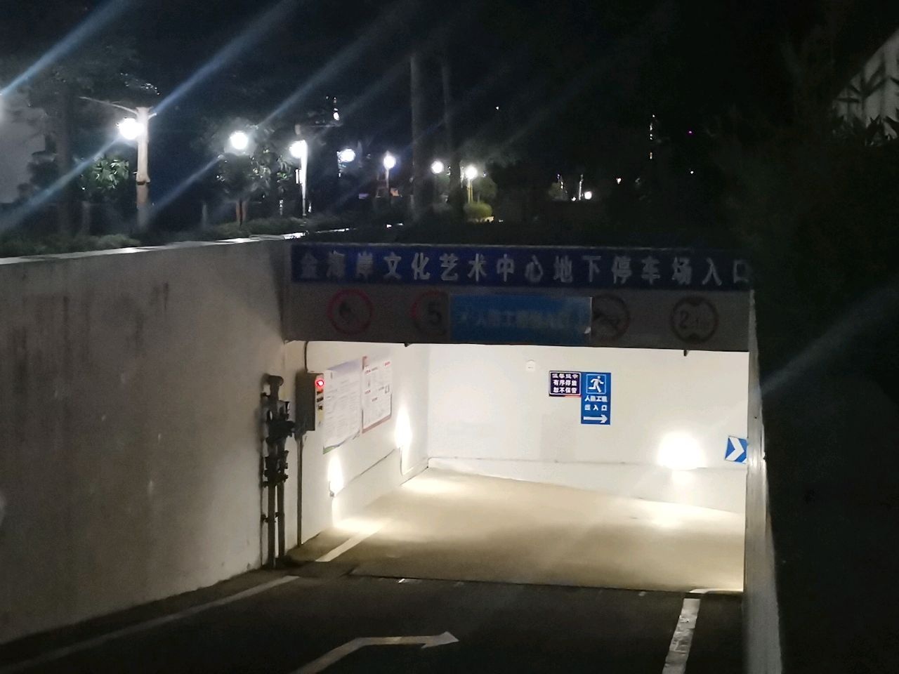 珠海市金湾区文化馆-停车场