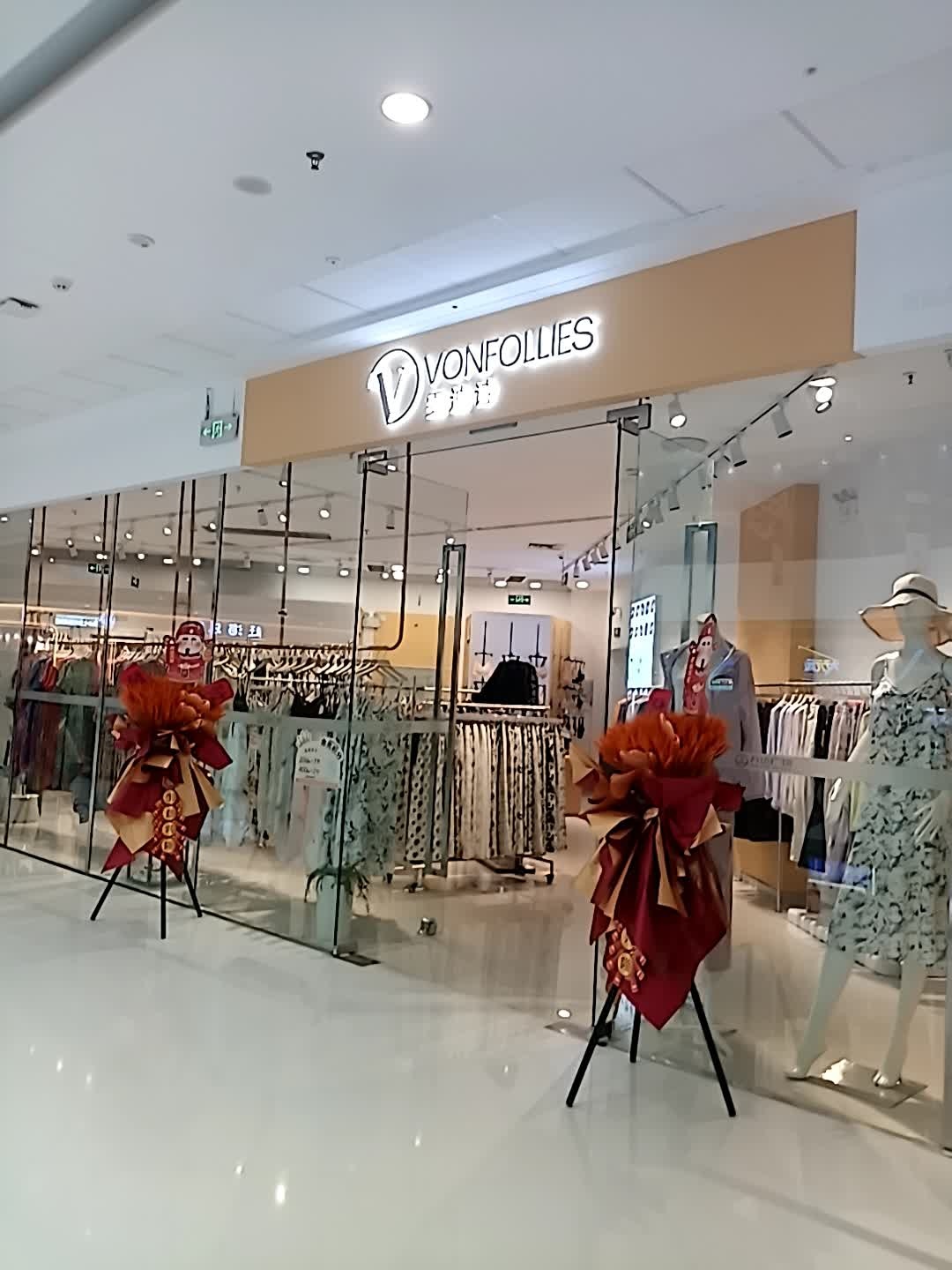 VONFOLLIES