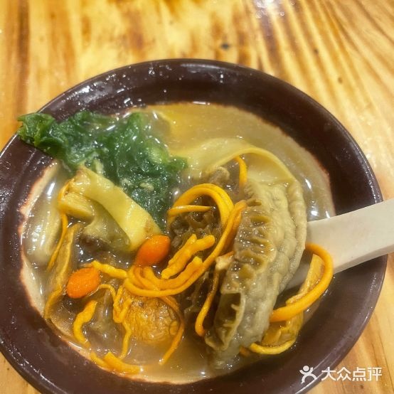 云肴石锅餐厅(束河店)