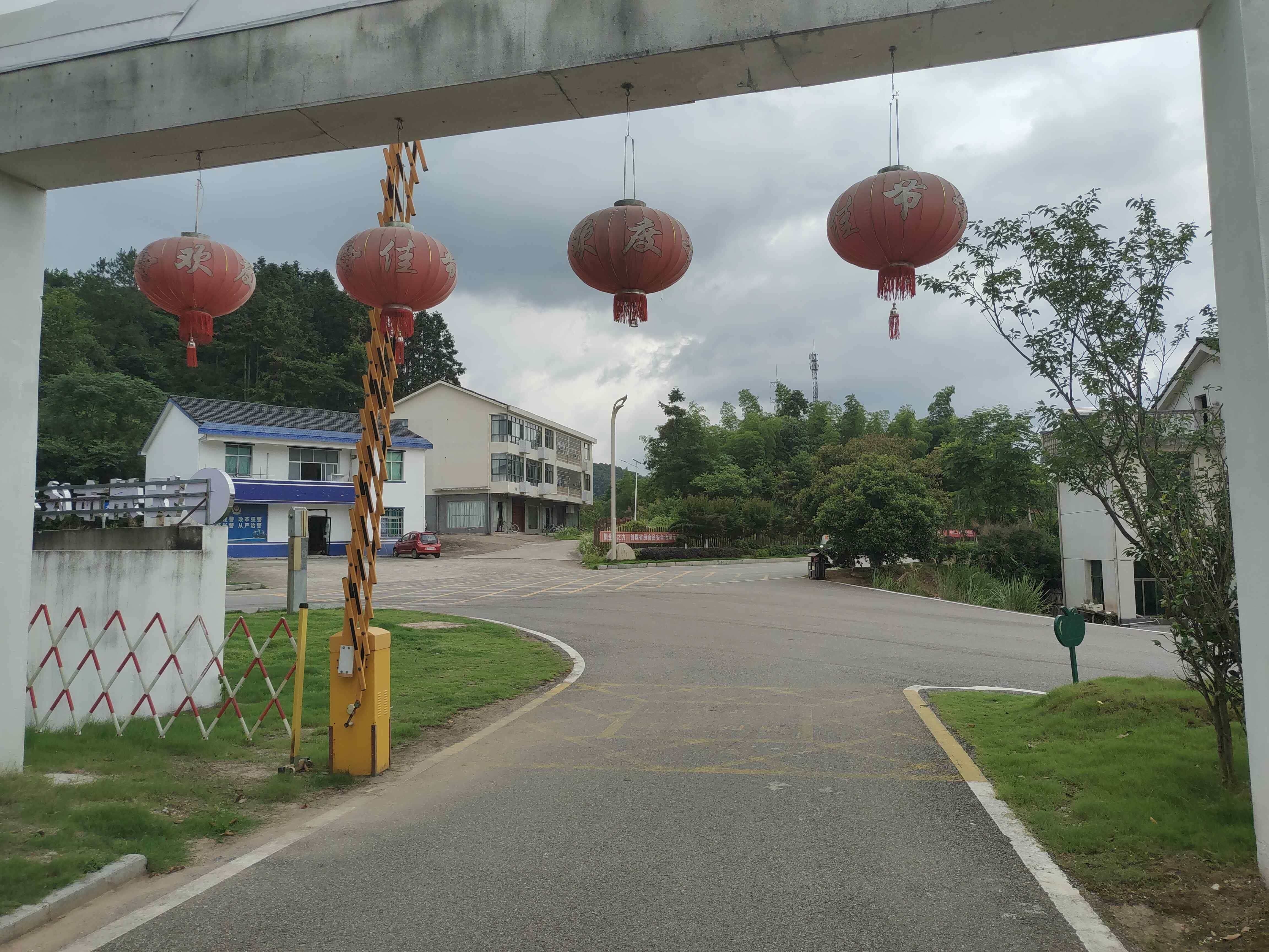中秋村舍停车场-出入口
