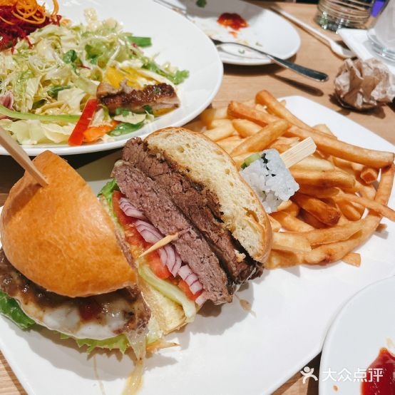 萌萌牛鱼寿司汉堡餐坝