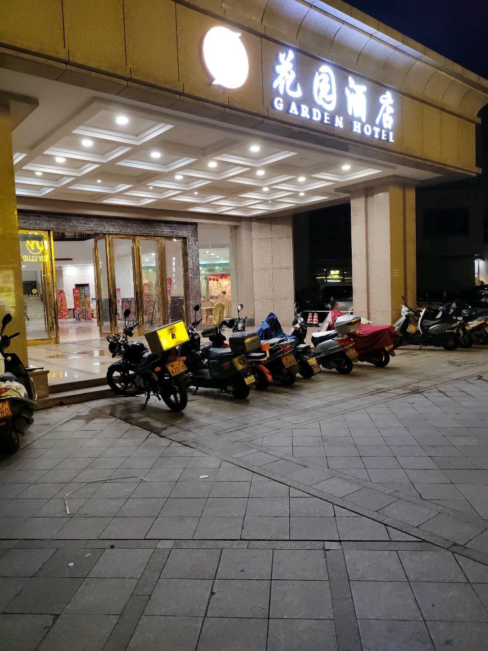 花园酒店游泳健身