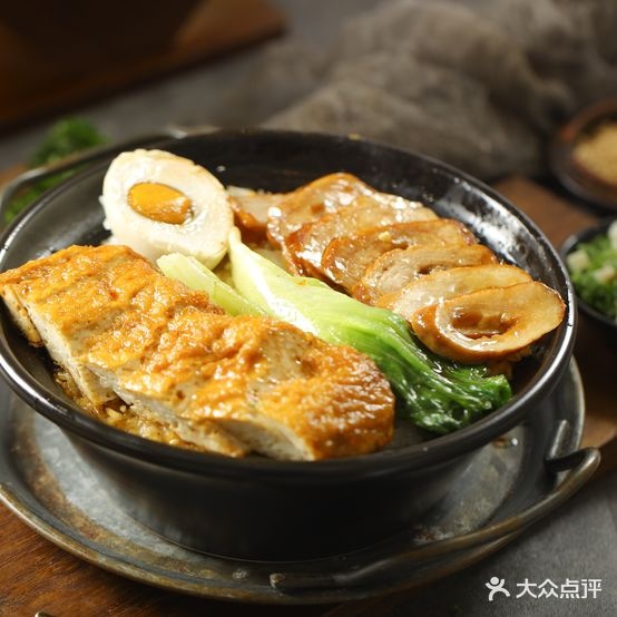 太卤白赚味煮哩樊煲仔饭