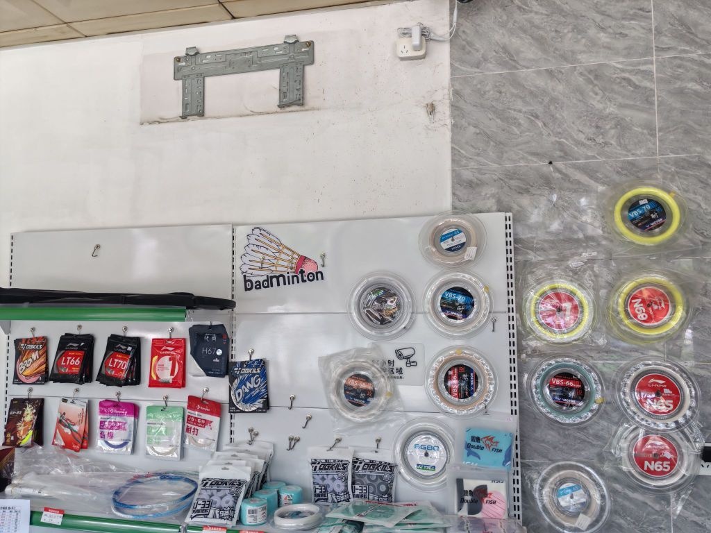 织羽体育羽毛球穿线