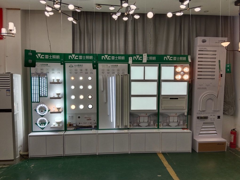 雷士照明重庆工厂。展厅