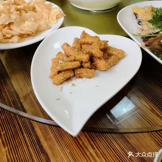 信阳市平桥区葛乐园餐饮农陈家院