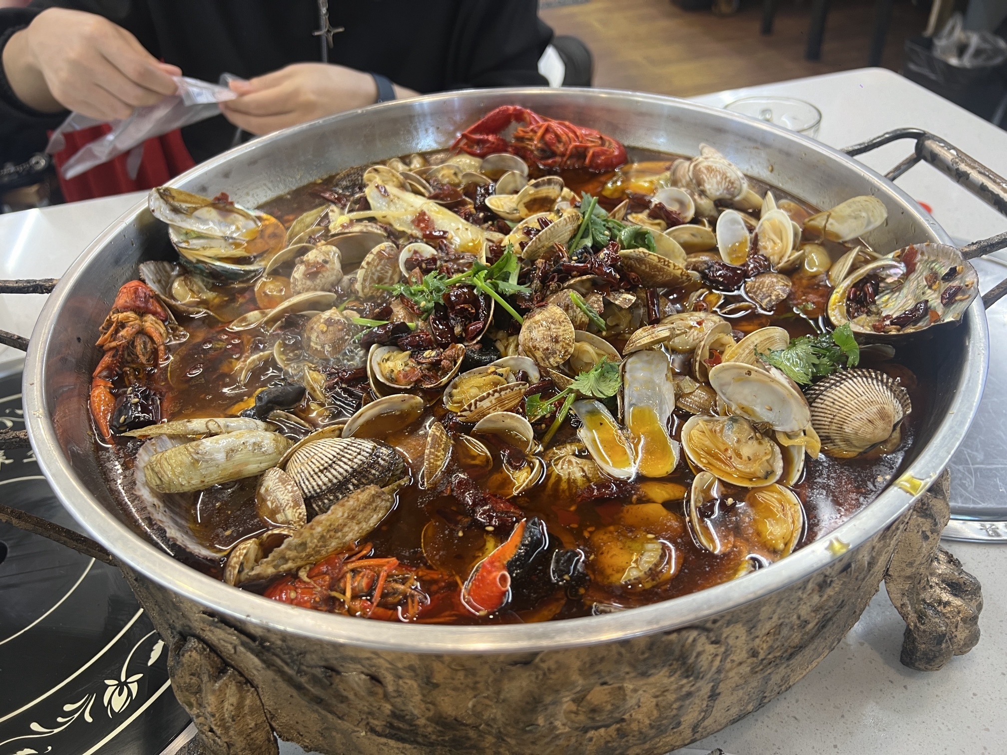 老东镇啤酒屋·本地海鲜·青岛海鲜大排档(台东顺兴路店)