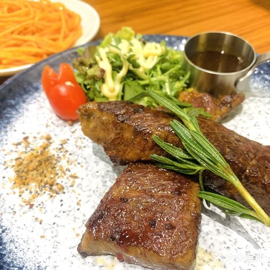 品优茶餐厅