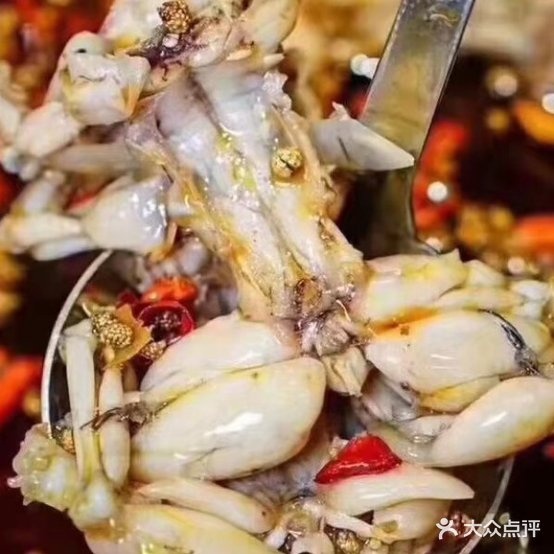 廖姥爷蛙鱼鱼头火锅(弥勒店)
