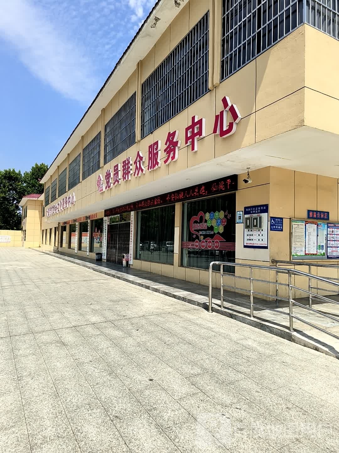 仙桃市商业一路仙桃市第十一中学西侧