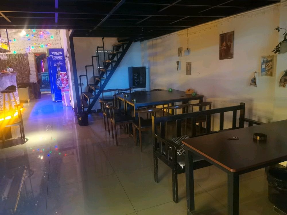 酒别重逢音乐清吧