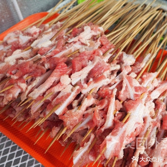 金典烧烤特色2毛小串(桥东点)