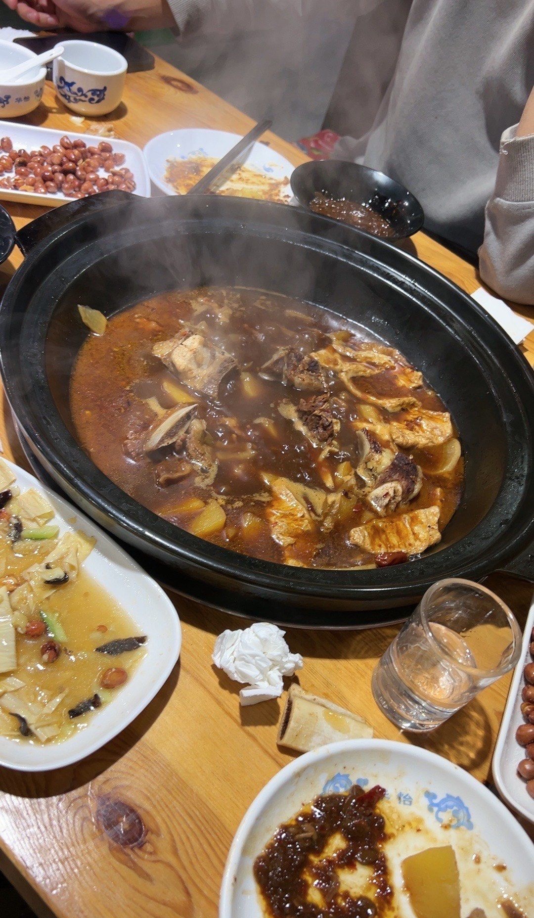 牛一锅小牛当家子·牛排牛尾一锅香