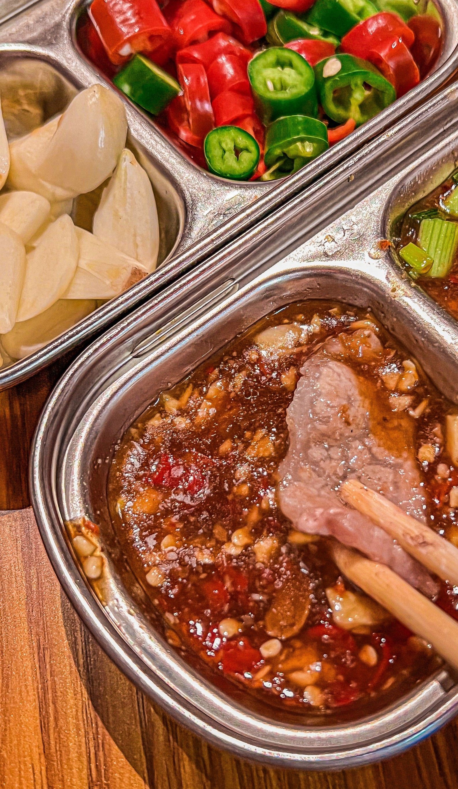 晨雨丛林火锅烤肉