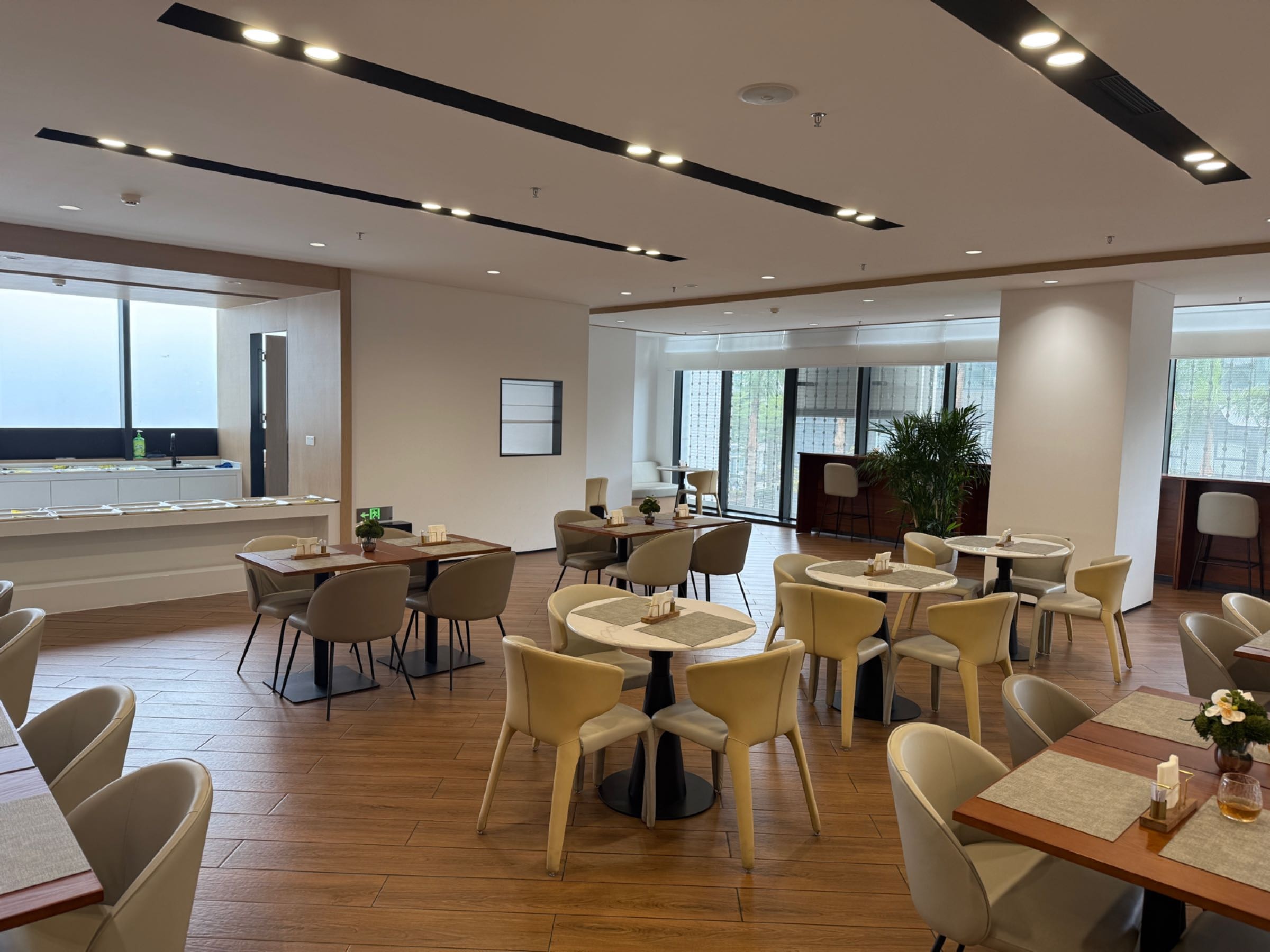 深圳宝创森那美宝马总店(深大店)