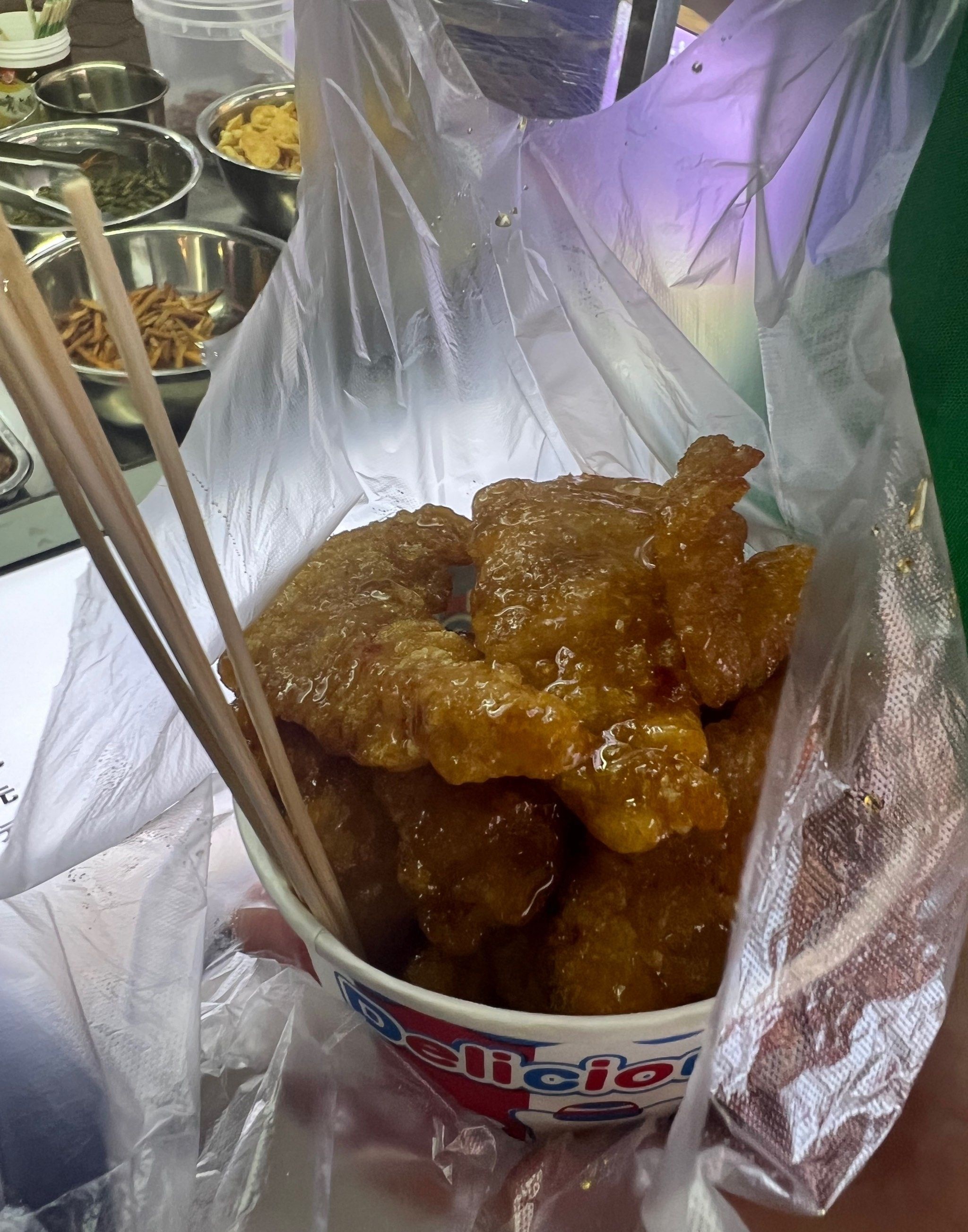 聚鸿十四村宵夜集市