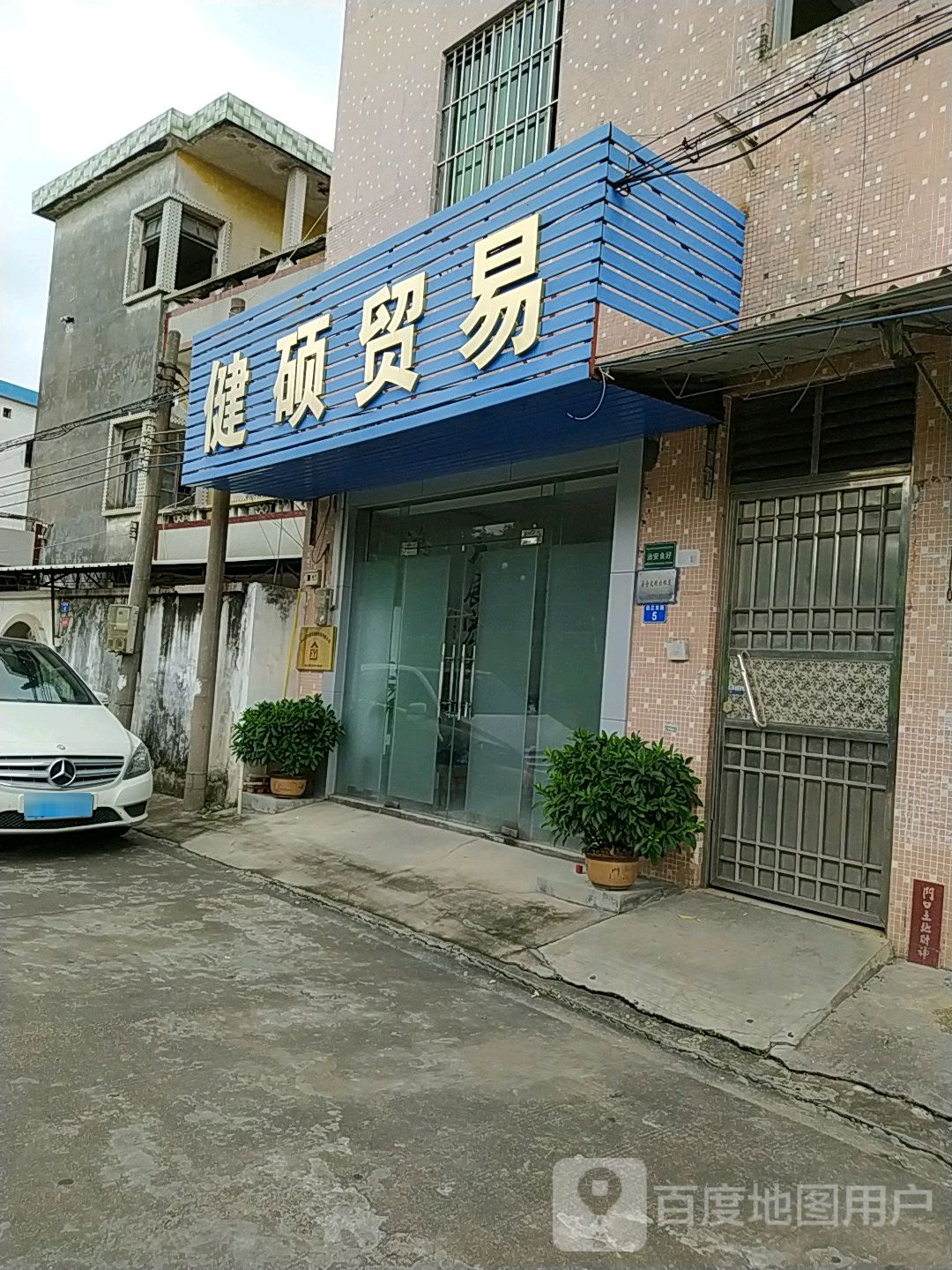 健硕汽修补胎搭电拖车救援
