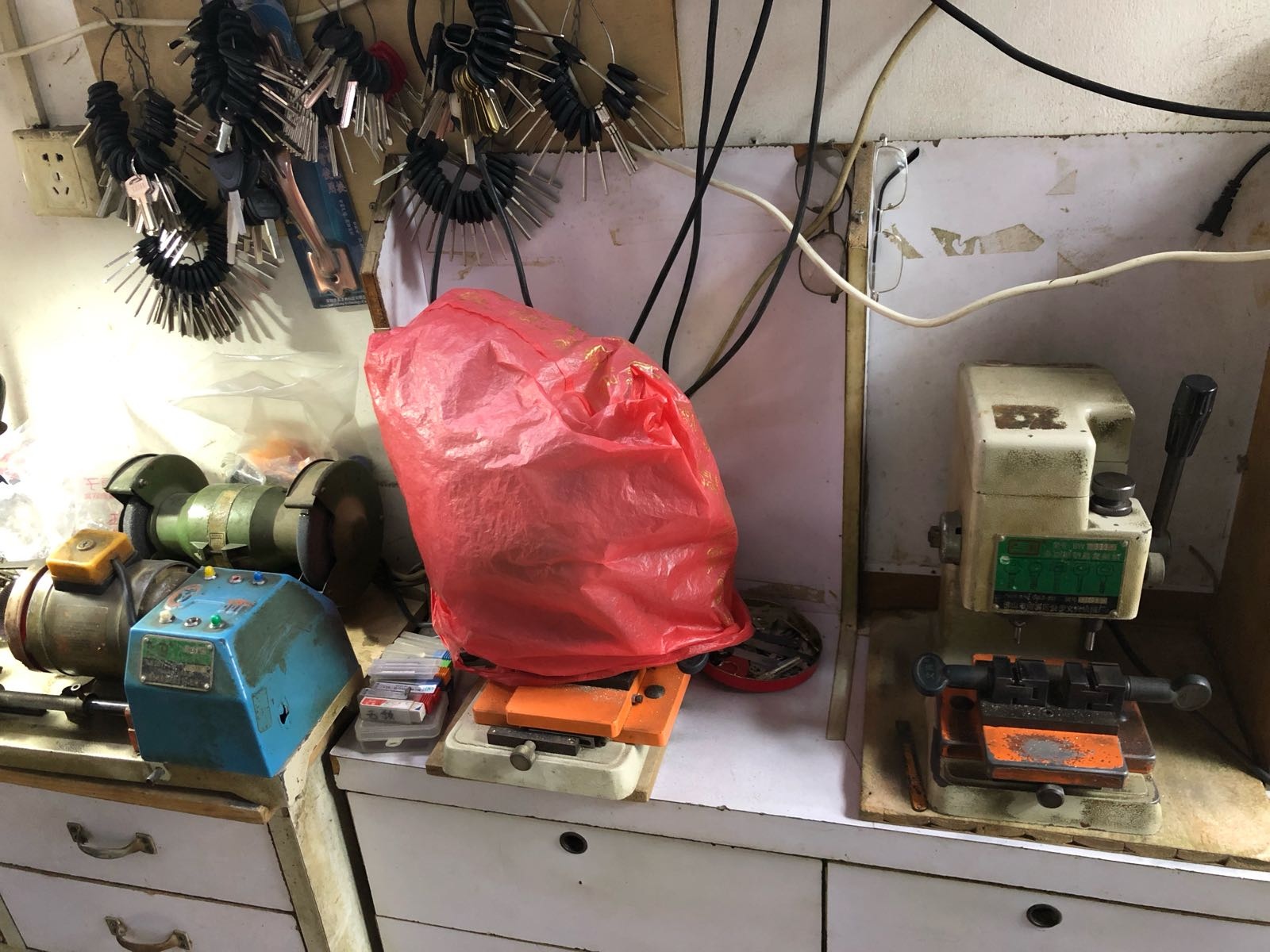 何师傅钟表维修店(笋岗店)