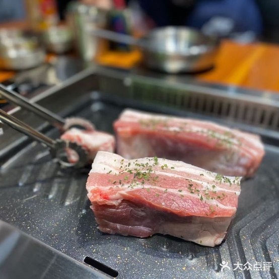 擦汗的猪韩国欧巴的靠肉店