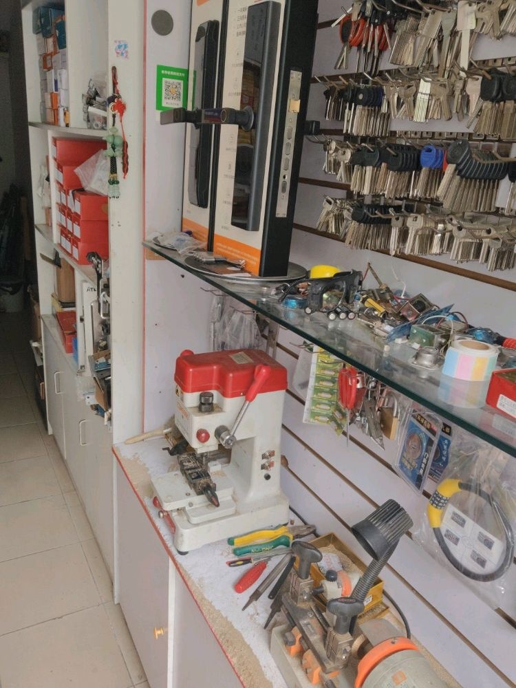 维忠开锁换锁芯配钥匙