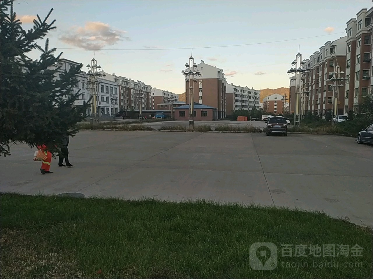 伊春市金林区大丰路与商业街交叉路口往西北约150米