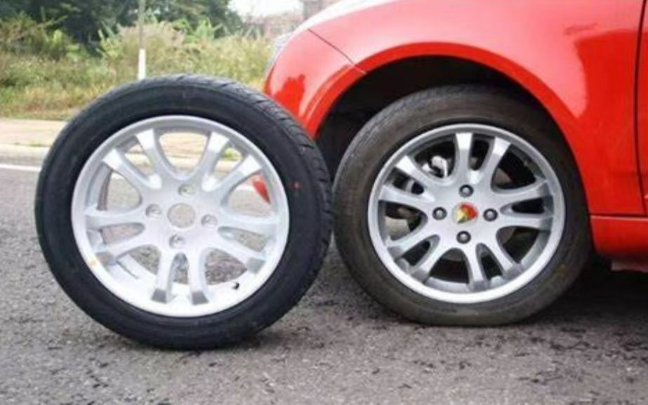 骆驼风帆蓄电池搭电救援